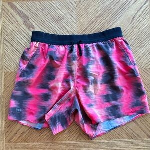 Janji Mens AFO Middle Running Shorts Small 5” Inseam Red Black Lined Lightweight